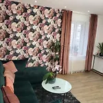 Mirka & Franck Apartment Chic 4\